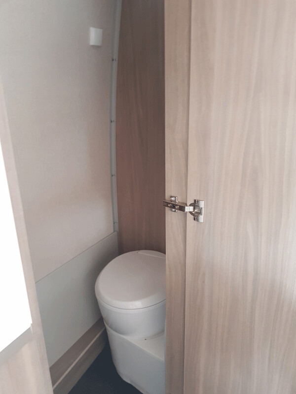 vaste WC ruimte binnen