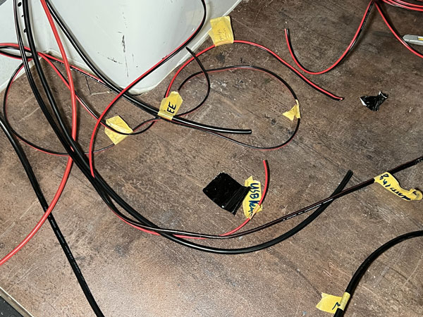 elektriciteitsdraden met benaming