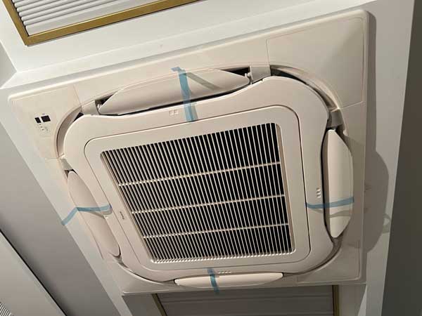 Airco plafondunit in camper