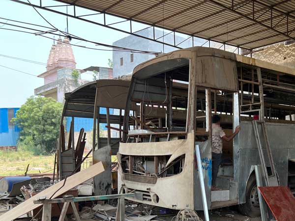 Bussen in aanbouw