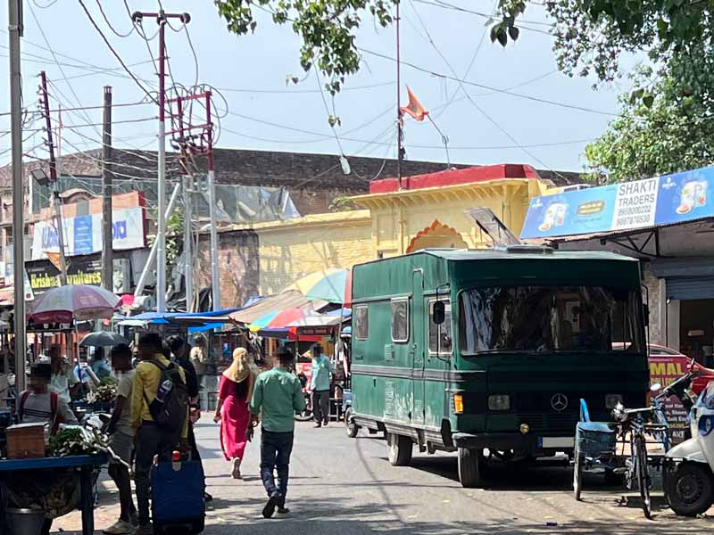 Camper in Rishikesh markt