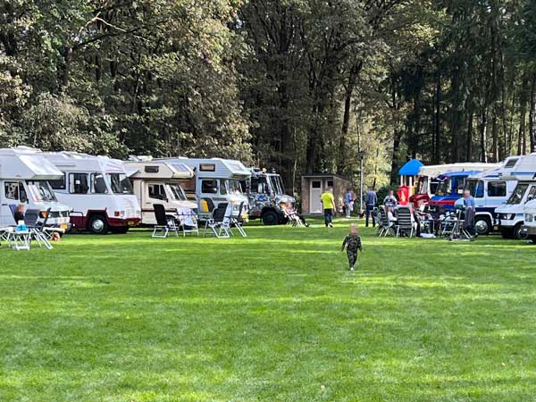 Gezellig velt met dubbellucht campers, Dubbelluchtweekend