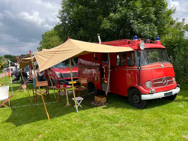 Oude Mercedes camper zelfbouwcamperweekend