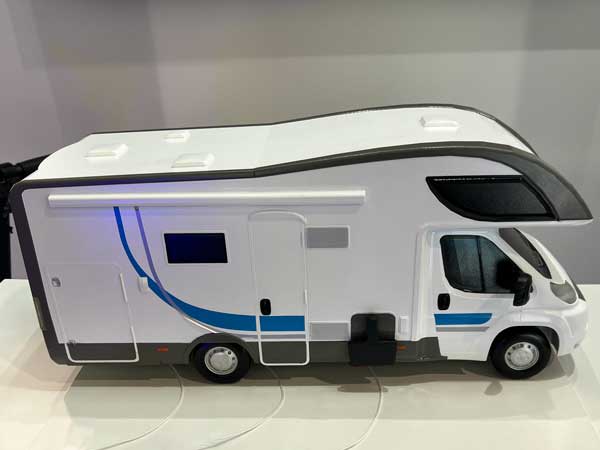 Half integraal camper model