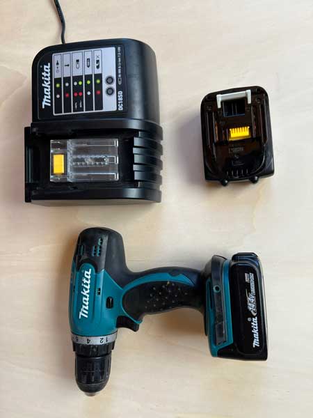 Accuboormachine met lader en extra accu Makita