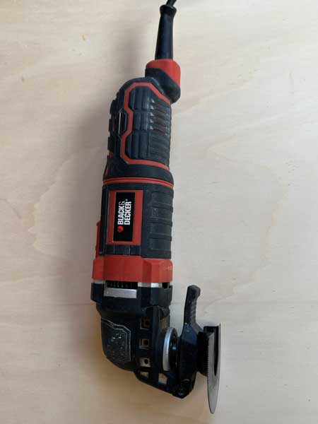 Multitool Black & Decker zijkant
