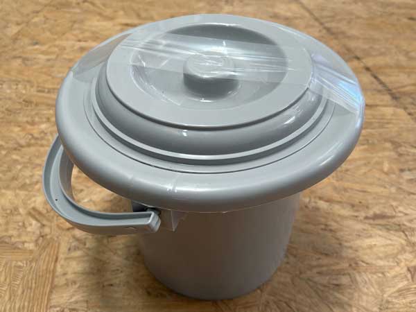 Toilet emmer met deksel