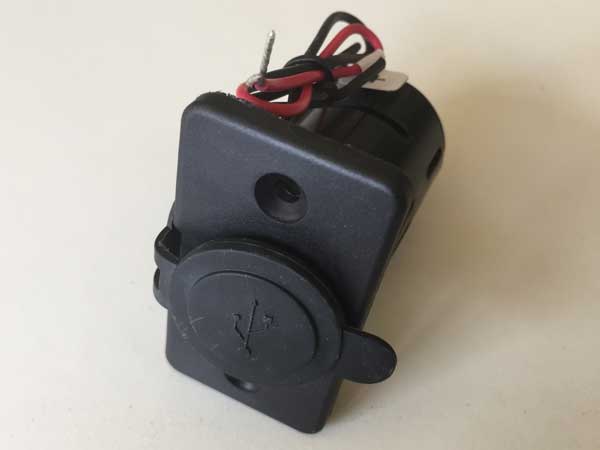 USB inbouwstopcontact 12V rechthoekig