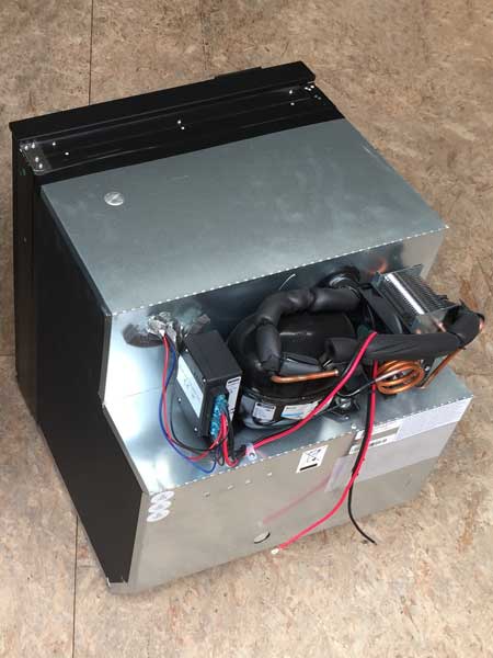 Compressorkoelkast 12-24 volt Indel B CR65 achterkant