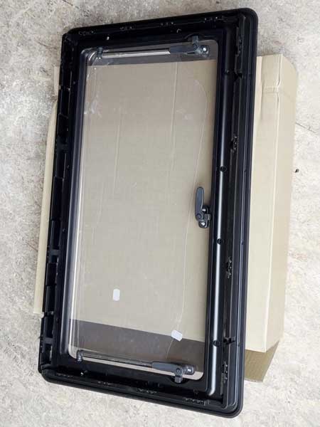 Dometic wandraam buitendeel binnenkant