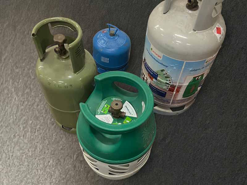 Vier verschillende gasflessen