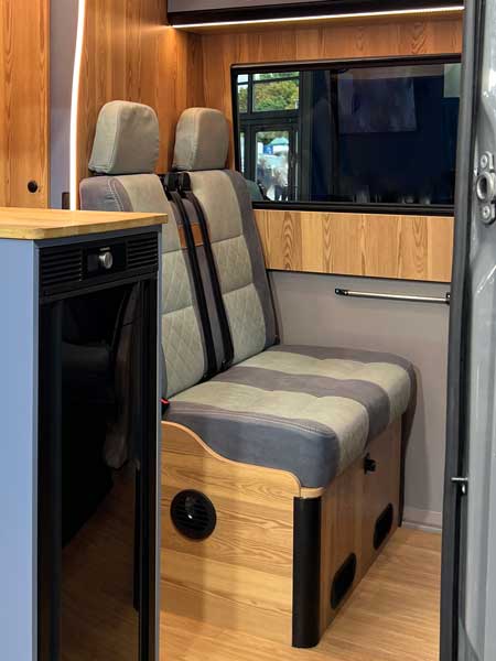 CAMPER mercedes 406 modder weiland Officieel zitplaatsbankje in fabriekscamper