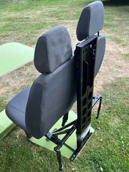 CAMPER mercedes 406 modder weiland Origineel cabinebankje gecombineerd met gordelbok voor officiële zitplaatsen achterkant