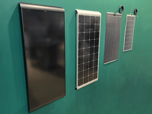 CAMPER mercedes 406 modder weiland Verschillende soorten zonnepanelen