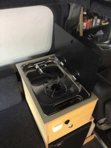 Keuken smal fornuis en spoelbak