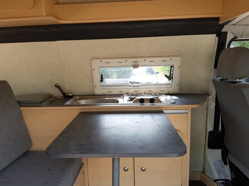 Keuken met tafel