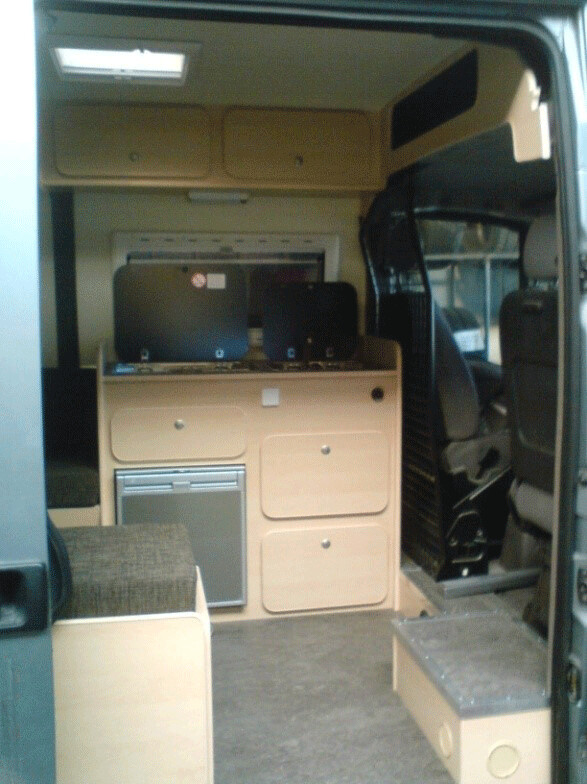 blauwe camper keuken