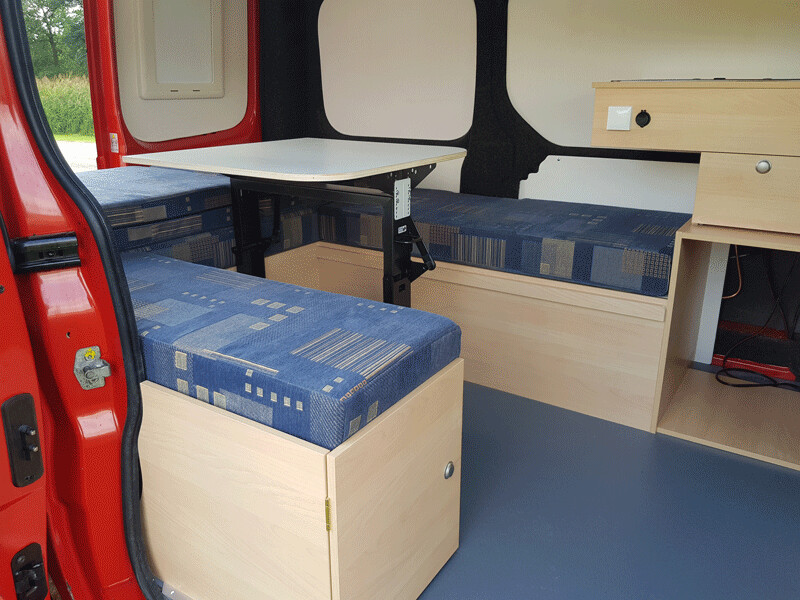 Rode camper zithoek