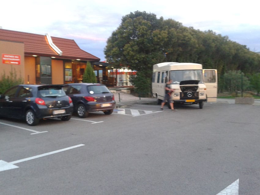 blijf kalm, bed bij, parkeerplaats Mac Donalds