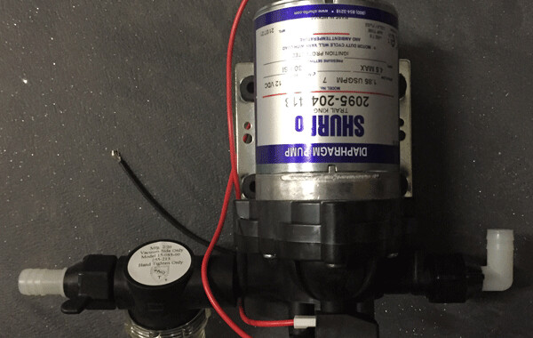 Drukpomp 12V – 7 L/min, 2 bar
