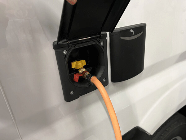 Gas uitvoer buitenwand