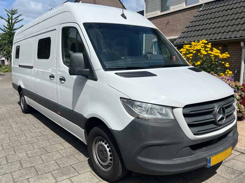 Mercedes sprinter camper wit