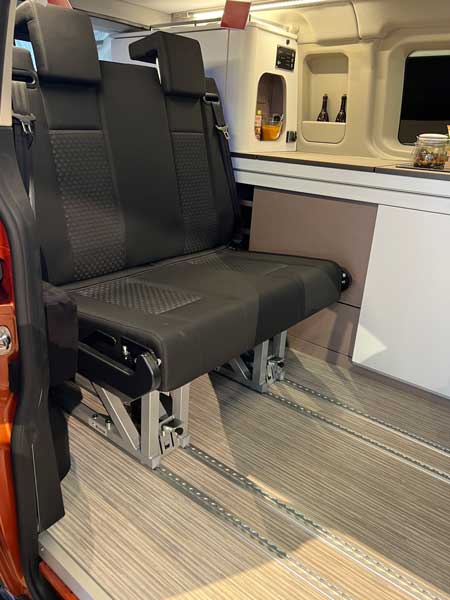 Officieel 2 zit bankje om te bouwen naar bed op vloerrails