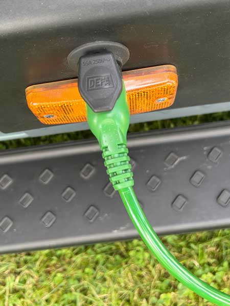 DEFA miniplug in camperwand bovenaf