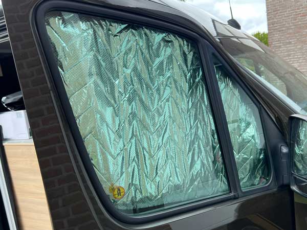 Raamisolatiemat met magneten zijdeur buiten