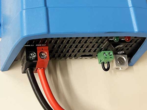 Omvormer met aansluiting voor remote control